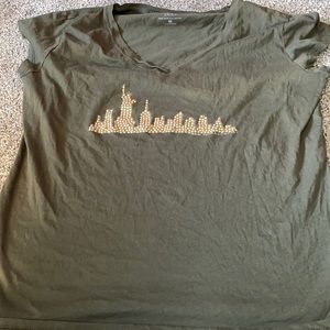 New York and company tshirt gold skyline studs Sz XL